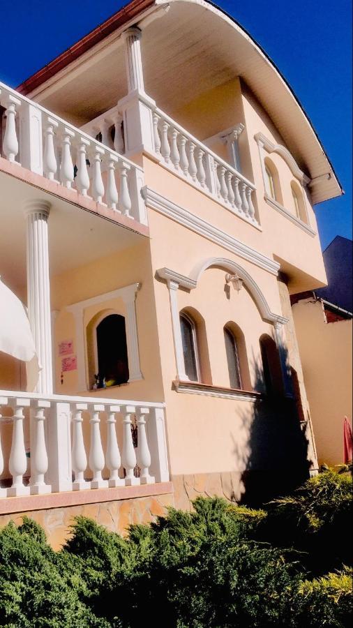 Appartamento Ádám Apartmanház Szeged Esterno foto