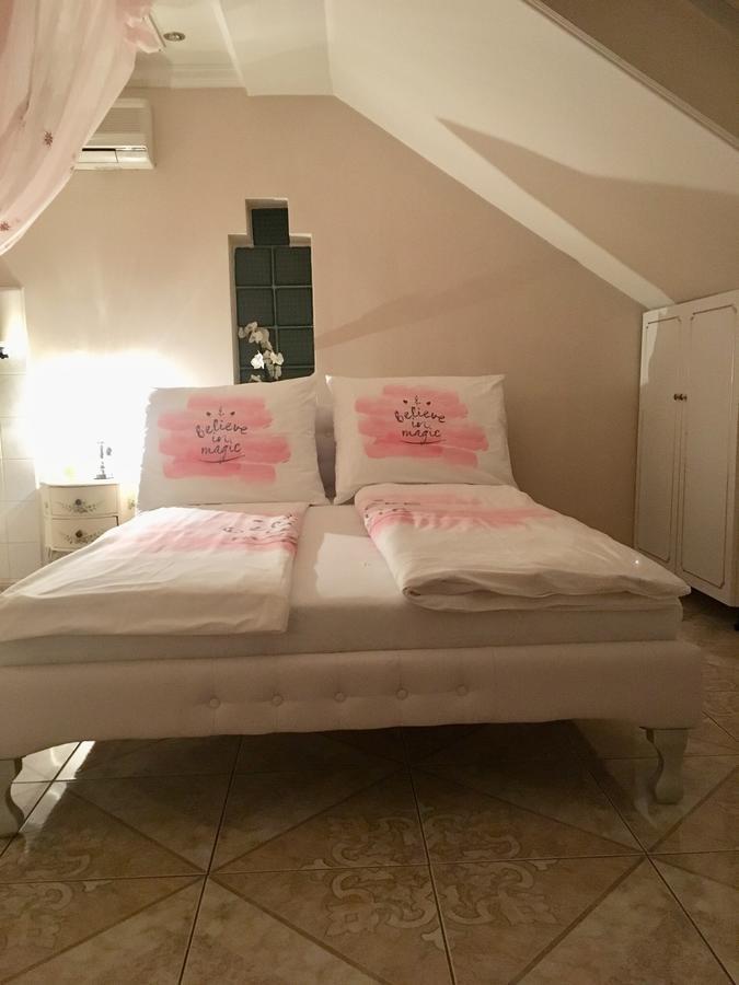 Appartamento Ádám Apartmanház Szeged Esterno foto
